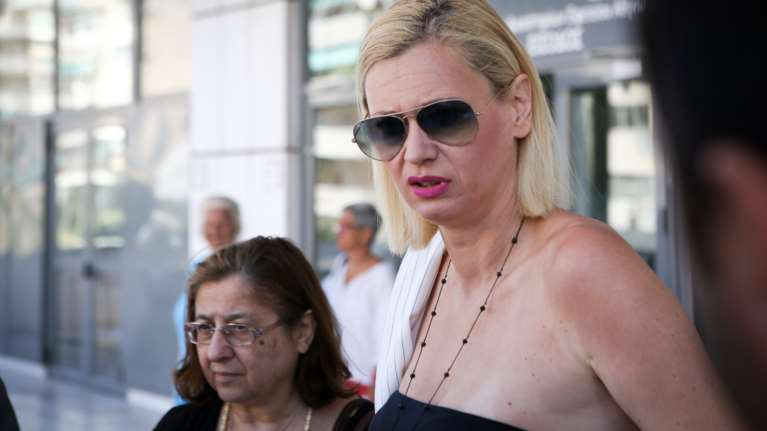 Η Ραχήλ Μακρή σε κανονικό παραλήρημα: Βρήκε που παρασκευάστηκε ο κορονοϊός - Σε εργαστήριο φυσικά…