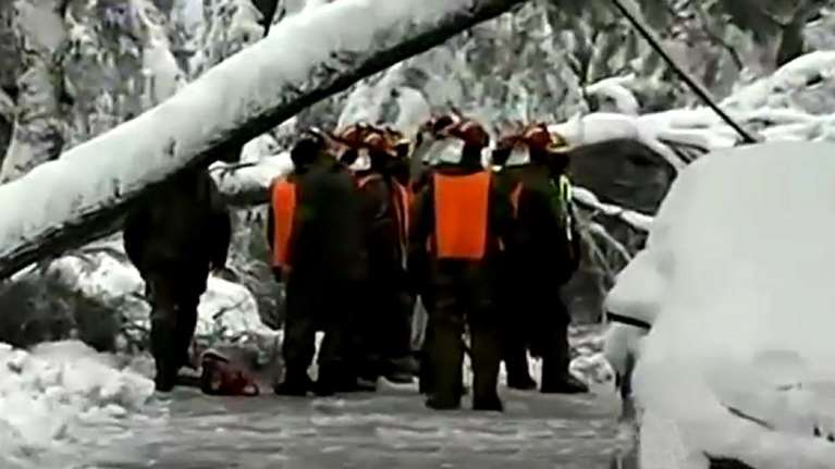 Και ο στρατός στη μάχη στο Διόνυσο για την αντιμετώπιση των προβλημάτων από τη &quot;Μήδεια&quot; [βίντεο]