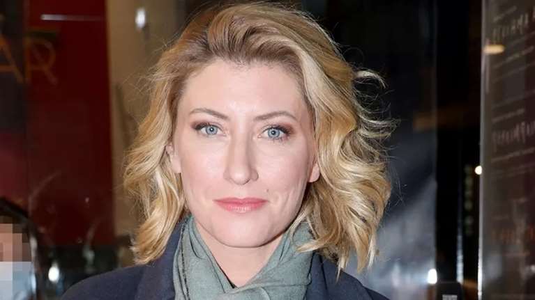 Θεατρική βραδιά για τη Σία Κοσιώνη: Η βραδινή εμφάνιση της με statement τσάντα