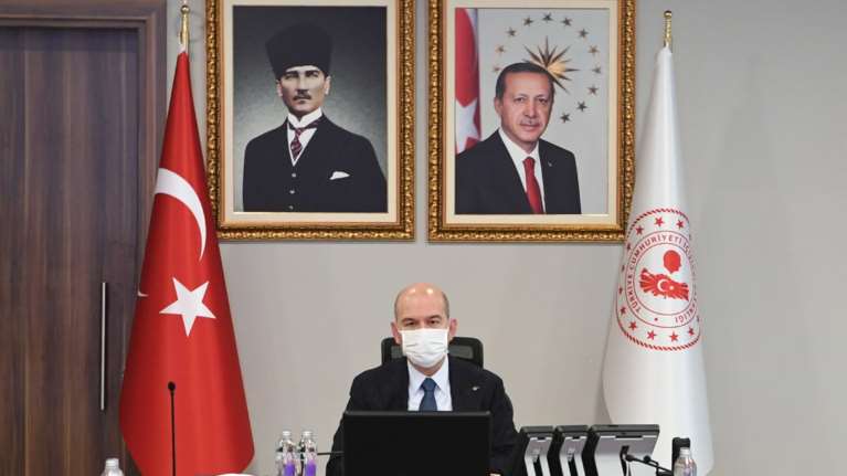 Twitter: Σήμανση για συμπεριφορά μίσους από τον τούρκο ΥΠΕΣ - Αποκάλεσε τα άτομα της ΛΟΑΤ κοινότητας "διεστραμμένους"