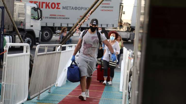 Ελεύθερη από σήμερα η πρόσβαση στα νησιά - Αναλυτικός οδηγός για τις μετακινήσεις με πλοίο