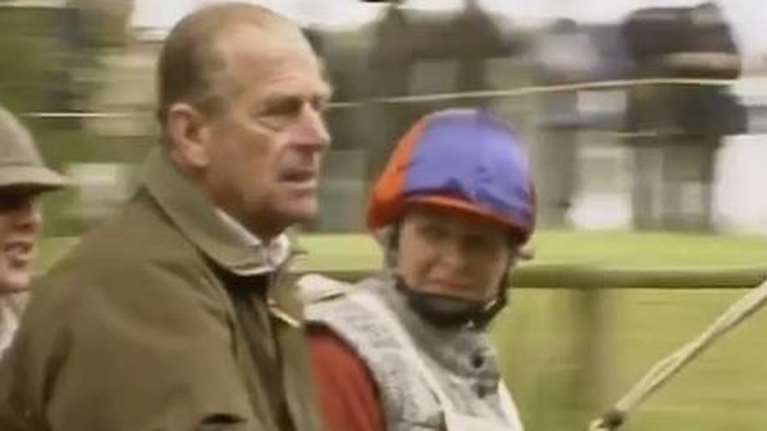 Πρίγκιπας Φίλιππος: Σπάνιο βίντεο από &quot;αρματοδρομία&quot; - Το αγαπημένο του χόμπι