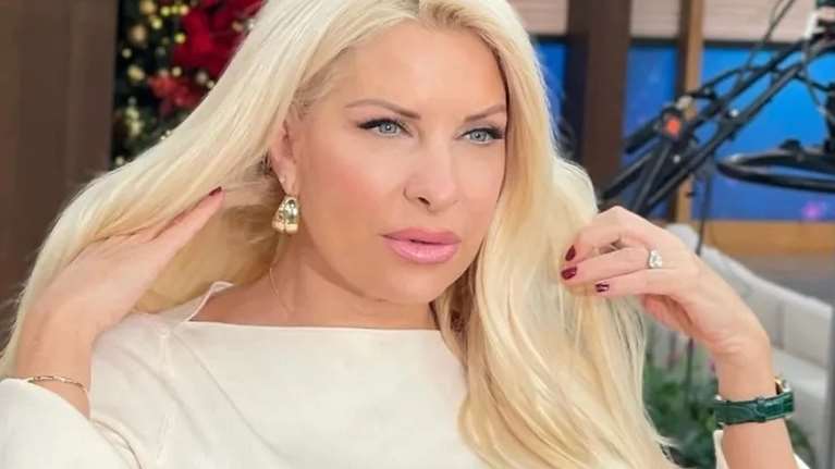 Ελένη Μενεγάκη: Με λευκή ολόσωμη φόρμα που &quot;ερωτεύτηκε&quot;