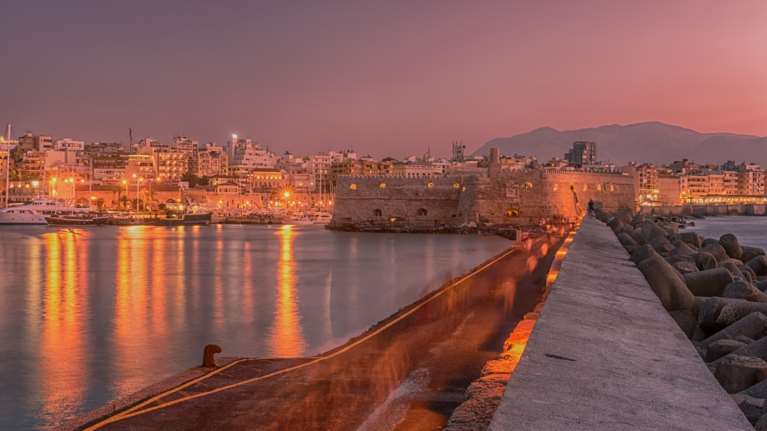 Τραγωδία στο Ηράκλειο: 42χρονη έπεσε από τα ενετικά τείχη και σκοτώθηκε