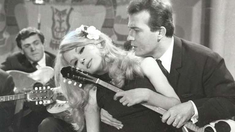 &quot;Η Αλίκη έφυγε σαν βρεγμένη γάτα και ο Παπαμιχαήλ της έδωσε ένα σκαμπίλι&quot;