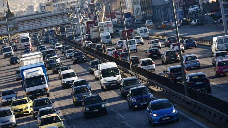 Καραμπόλα τεσσάρων αυτοκινήτων στη λεωφόρο Αθηνών – Αυξημένη κίνηση στο σημείο