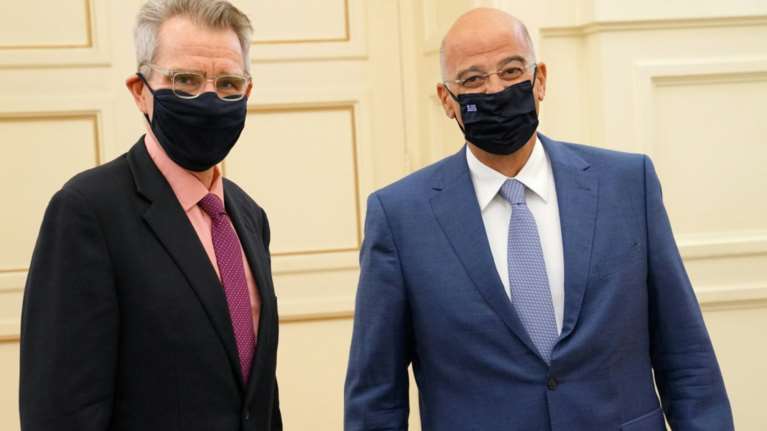 Συνάντηση Δένδια - Πάιατ: Η τουρκική παραβατικότητα στο επίκεντρο