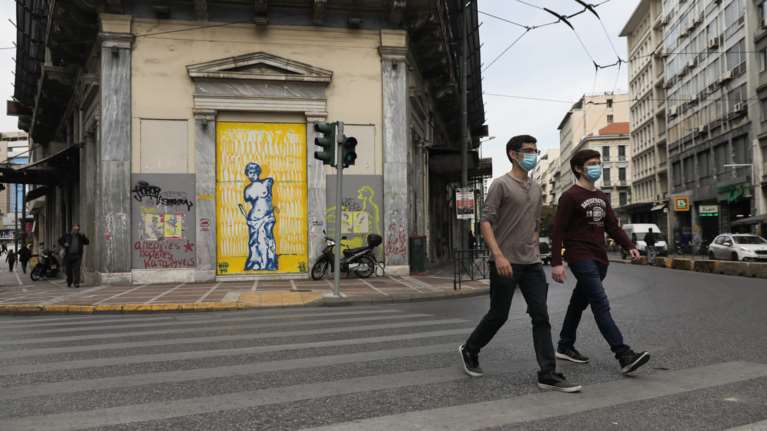 Κορονοϊός: &quot;Βράζουν&quot; Θεσσαλονίκη και Αττική με 673 και 582 νέα κρούσματα - Τριψήφιος αριθμός σε Λάρισα, Μαγνησία, Ημαθία και Πέλλα