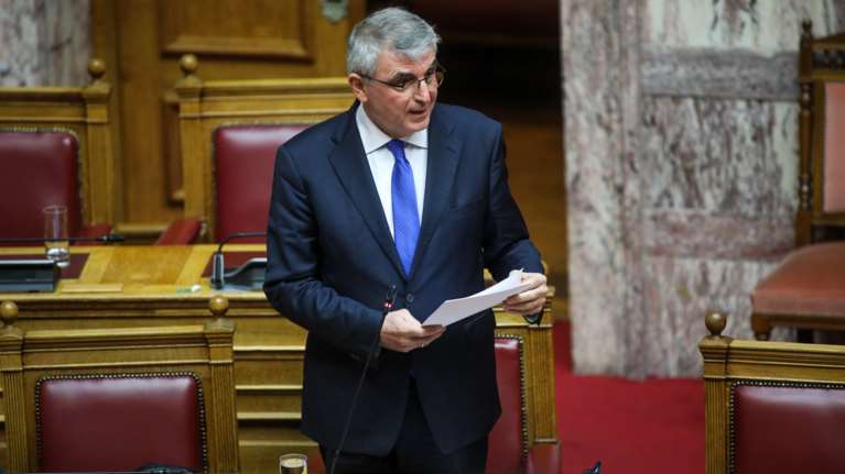 Τσακλόγλου: Εξετάζονται το να θεωρείται εργατικό ατύχημα ο θάνατος από κορονοϊό και η ένταξη υγειονομικών στα βαρέα ανθυγιεινά