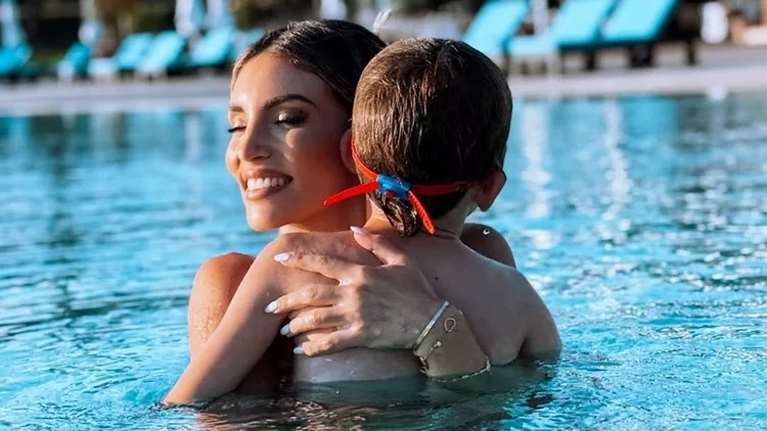 Iconic duo: Ο Μάξιμος Μιχόπουλος παίζει μπάλα με τον Μπρούνο Τσερέλα στη Σικελία