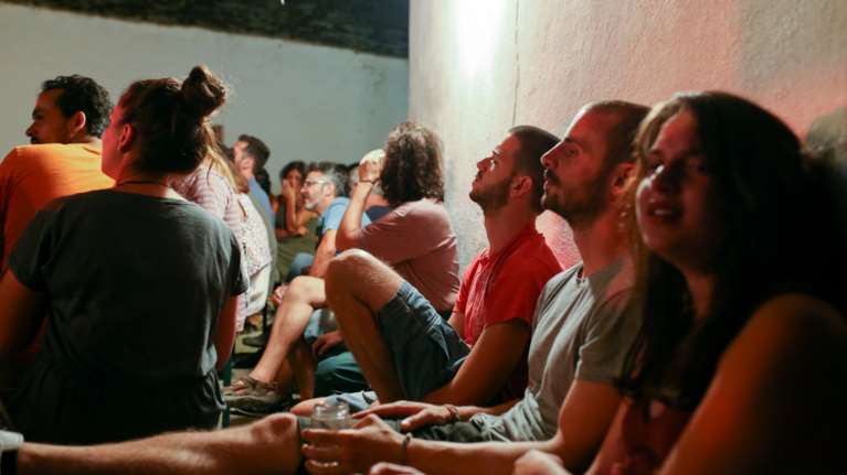 Το νέο πρόβλημα που &quot;ανακάλυψε&quot; ο ΣΥΡΙΖΑ- Γιατί κόβεται η μουσική στην εστίαση