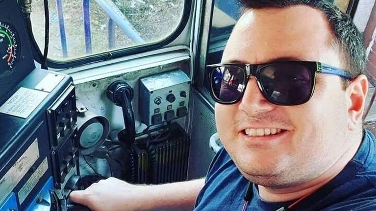 Τραγωδία στα Τέμπη: "Παναγιά μου, το παιδί μου" - Έτσι έμαθε ο πατέρας μηχανοδηγού για τη φονική σύγκρουση