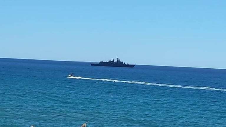 Κρητική φιλοξενία: Ντελίβερι στο πλήρωμα φρεγάτας του Πολεμικού Ναυτικού [βίντεο]