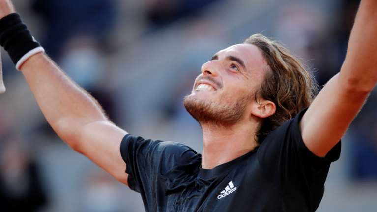 Νέα γκάφα Τσιτσιπά, μετά τα Harrods: &quot;Η λύση για την κλιματική αλλαγή είναι να αγοράσεις Tesla&quot;