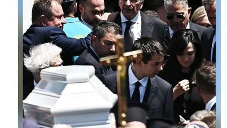 Κώστας Σαμαράς μετά την κηδεία της αδελφής του: &quot;Ευχαριστώ από τα βάθη της καρδιάς μου για τη στήριξη στο πένθος της οικογένειάς μας&quot;