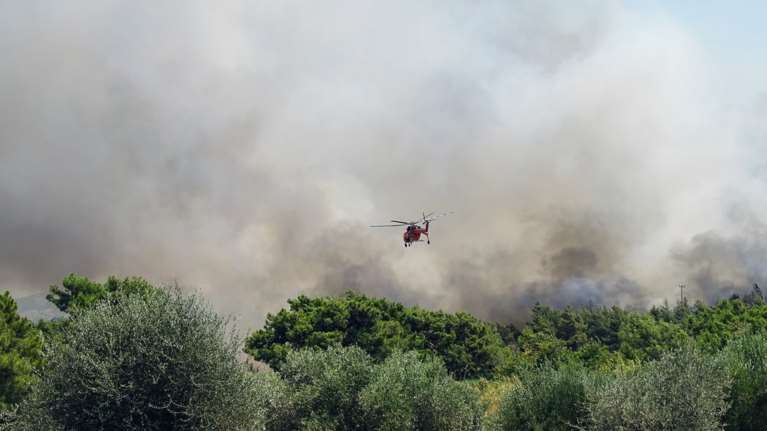 Φωτιά στη Ρόδο: Εκκενώθηκε το χωριό Μαριτσά - Μάχη με τις αναζωπυρώσεις