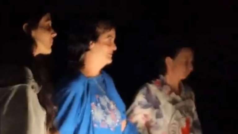 Πόλεμος στο Ισραήλ: Η συγκλονιστική στιγμή που η Χαμάς απελευθερώνει τη Νάταλι και τη μητέρα της [βίντεο]