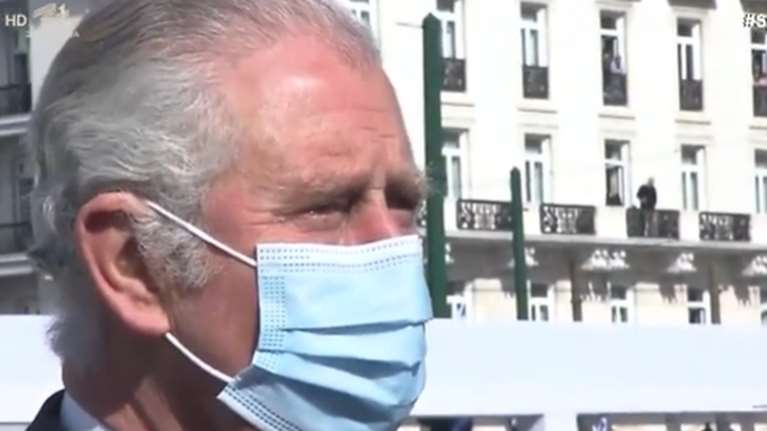 &quot;Λύγισε&quot; ο πρίγκιπας Κάρολος στην κατάθεση στεφάνων - Δάκρυσε από συγκίνηση [Βίντεο]