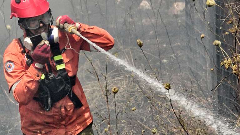 Σε εξέλιξη πυρκαγιά στον Ασπρόπυργο - Στο σημείο και οι &quot;κομάντος&quot; της Πυροσβεστικής