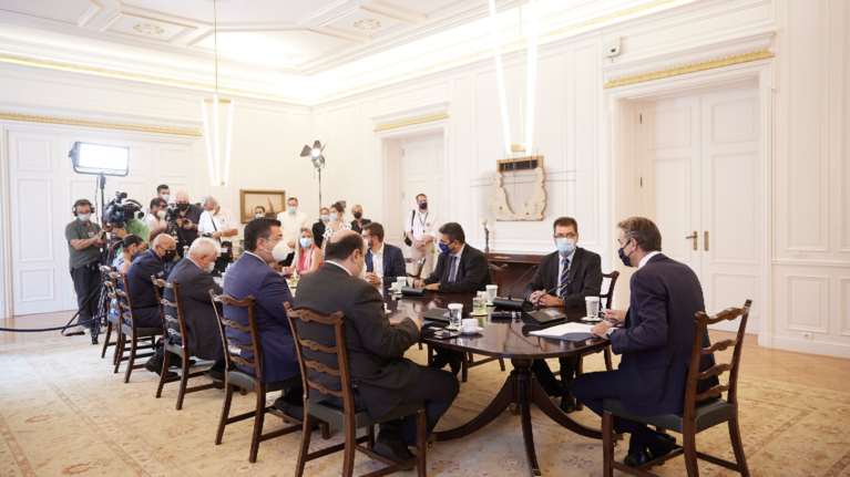 Συνάντηση Μητσοτάκη με τον Επίτροπο ΕΕ για τη Διαχείριση Κρίσεων Janez Lenarčič: Τι είπαν για τις πυρκαγιές