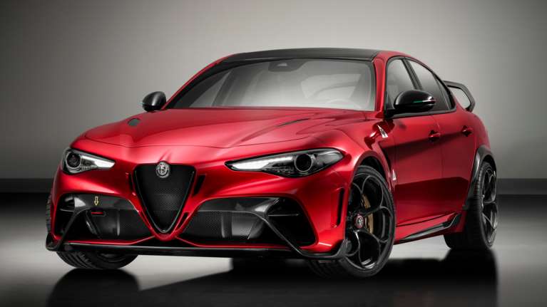 H Alfa Romeo δίνει το &quot;πράσινο φως&quot; για την παραγωγή των Giulia GTA και GTAm