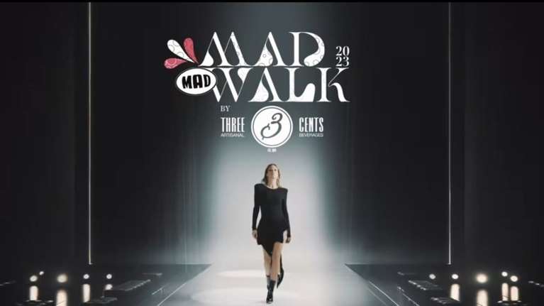 Madwalk 2023 | Η εκθαμβωτική εμφάνιση της Βίκυς Καγιά στην έναρξη του show