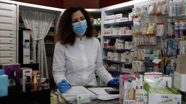 Την επάρκεια φαρμάκων σε πάνω από 3 εκατ. ασφαλισμένους και ασθενείς εξασφαλίζει η ελληνική φαρμακοβιομηχανία