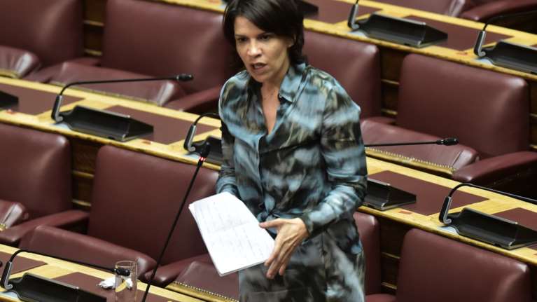 Διπλή γκάφα βουλευτή του ΣΥΡΙΖΑ: Αποκάλεσε κύριο και φίλο της ΝΔ τον Αλέξανδρο Σβώλο - Χαμός στο Twitter