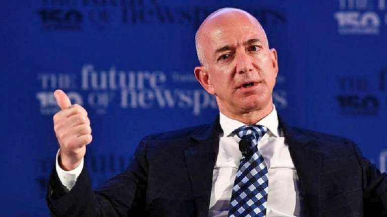Απίστευτο: Πλουσιότερος κατά 5,4 δισ. δολάρια σε μία ημέρα ο Τζεφ Μπέζος