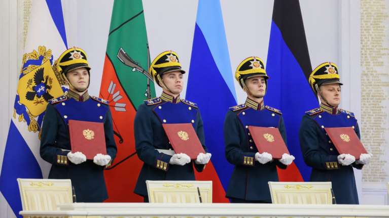 Άμεση απάντηση της ΕΕ στον Πούτιν: Δεν θα αναγνωρίσουμε ποτέ τις παράνομες προσαρτήσεις από τη Ρωσία