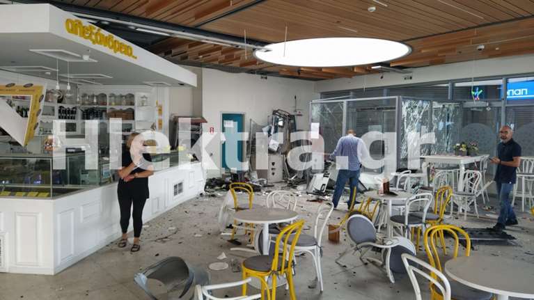 Κόρινθος: Βομβαρδισμένο τοπίο σε εμπορικό κέντρο - Ανατίναξαν τέσσερα ΑΤΜ [εικόνες]