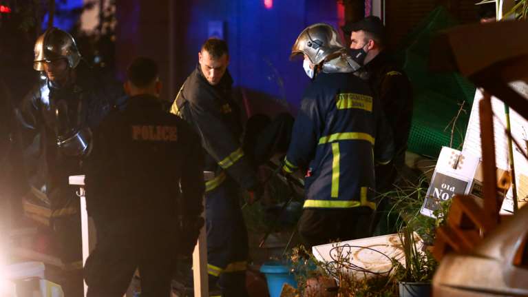 Τραγωδία στη Ν. Ερυθραία: 40χρονος απανθρακώθηκε μετά από φωτιά - Απεγκλωβίστηκαν δυο ηλικιωμένοι