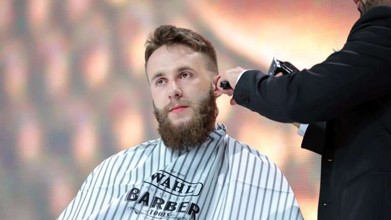 Κορονοϊός: &quot;Tα μαλλιά της κεφαλής του&quot; θα πληρώσει Λαρισαίος κουρέας - Παραβίασε τα μέτρα