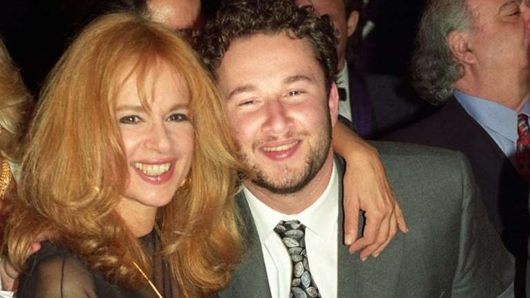 Η Αλίκη Βουγιουκλάκη σε προχωρημένη εγκυμοσύνη μαζί με τη Μαίρη Χρονοπούλου, το 1969