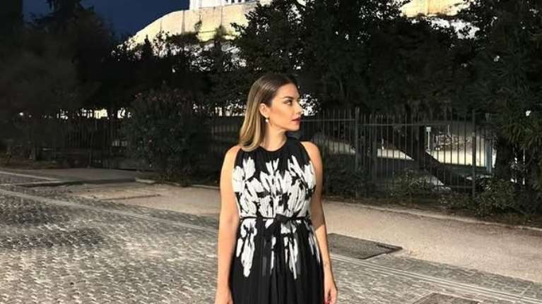 Bάσω Λασκαράκη: Φτιάχνει το πρωτομαγιάτικο στεφάνι με την Εύα της - &quot;Κορίτσι της άνοιξης&quot;