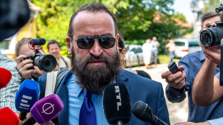 Σκάνδαλο στις Βρυξέλλες: Ποιος είναι ο ευρωβουλευτής που συμμετείχε σε σεξουαλικό κορονο-πάρτι