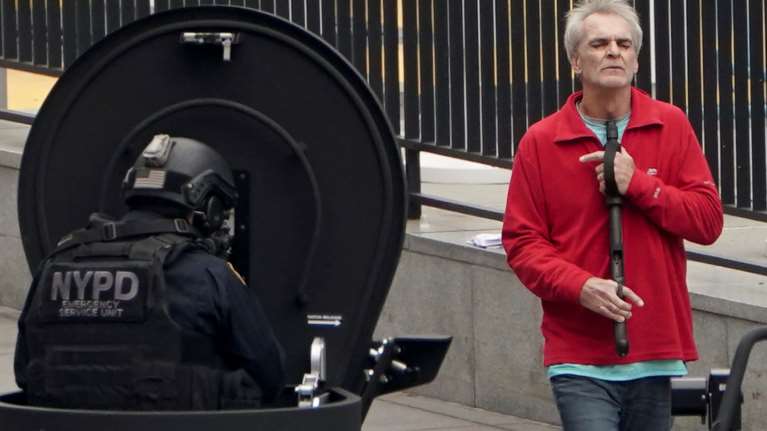 Νέα Υόρκη: Λήξη συναγερμού για τον ένοπλο έξω απο τα γραφεία του ΟΗΕ - Παραδόθηκε στην αστυνομία [Βίντεο]