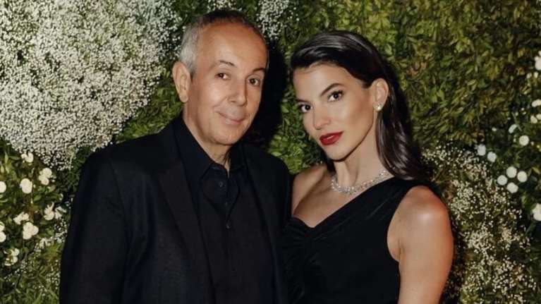 Super chic η Δήμητρα Κούστα στο γιοτ - Με boho glam φόρεμα και μπαντάνα στα μαλλιά