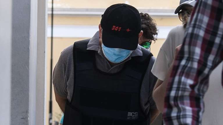 Σοκάρουν νέες αποκαλύψεις για τον ψευτογιατρό: Μετέφερε τα θύματά του με... βανάκι [Βίντεο]