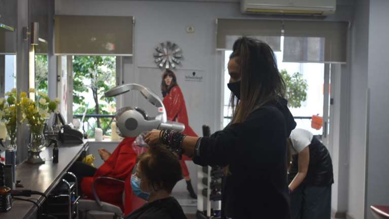 SMS 13033: Με ποιον &quot;κωδικό&quot; θα πηγαίνουμε σε κομμωτήρια, βιβλιοπωλεία και εμπορικά με click away