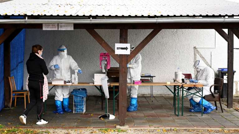 Κορονοϊός - Σλοβακία: Σε μια μέρα έκανε τεστ η μισή χώρα - 2,5 εκατ. τεστ, 25.850 κρούσματα