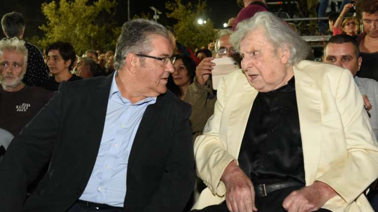 ΚΚΕ για Θεοδωράκη: Το έργο του είναι σάλπισμα νέων αγώνων - "Αθάνατος Μίκη!"