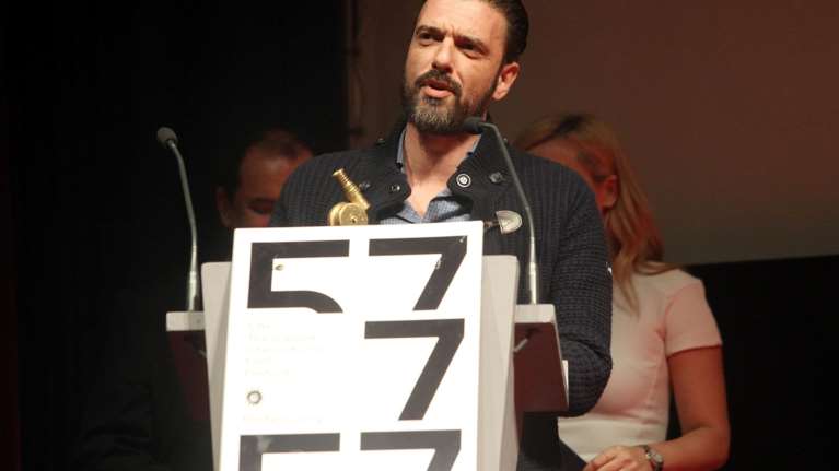 Ο Σωτήρης Τσαφούλιας μίλησε στις κόρες του για το revenge porn με τον καλύτερο τρόπο