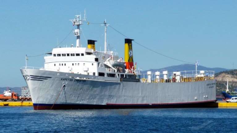 Συναγερμός στην Τζια: Το πλοίο &quot;καπετάν Χρήστος&quot; προσάραξε και άρχισε να παίρνει νερά