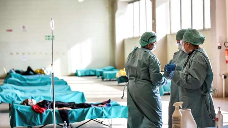 Προβληματισμός από την αύξηση κρουσμάτων κορονοϊού στις ηλικίες 40-65 ετών