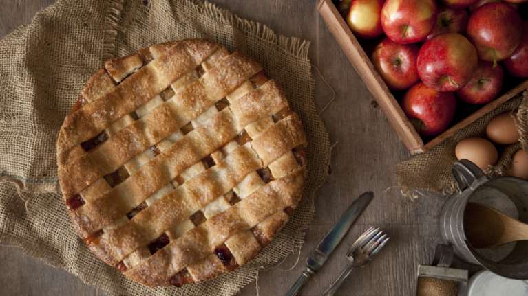 Απίθανη φθινοπωρινή συνταγή: Στριφτή μηλόπιτα με κρέμα αμυγδάλου, όνειρο