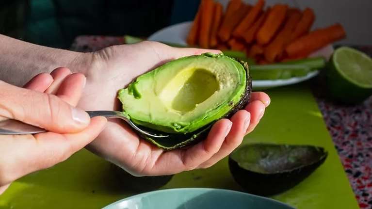 Πέντε τροφές που εξισορροπούν φυσικά τις ορμόνες