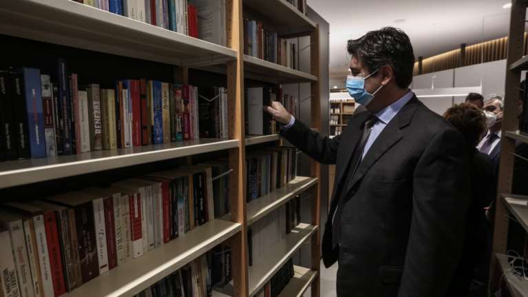 Φώφη Γεννηματά: Έγινε πράξη μία από τις τελευταίες επιθυμίες της - Στον &quot;Ευαγγελισμό&quot; ο σύζυγός της [Εικόνες-Βίντεο]