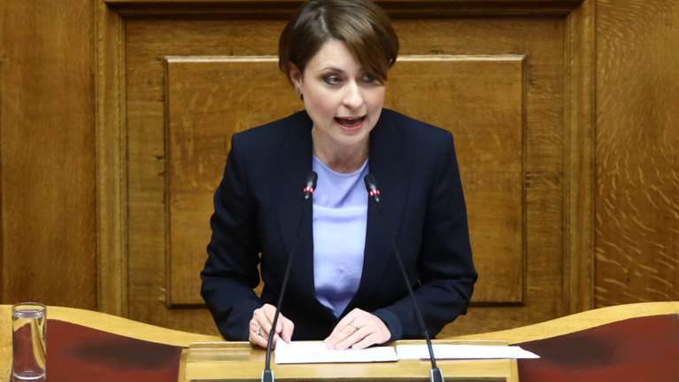 Πάτρα - Τρόμος για τη Χριστίνα Αλεξοπούλου: Αντιεξουσιαστές επιτέθηκαν στη βουλευτή της ΝΔ