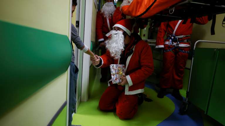 Μετάλλαξη Ομικρον: Ανησυχία για τα παιδιά με πενταπλάσιες νοσηλείες στις ΗΠΑ - 500 στο νοσοκομείο σε 7 μέρες στη Βρετανία